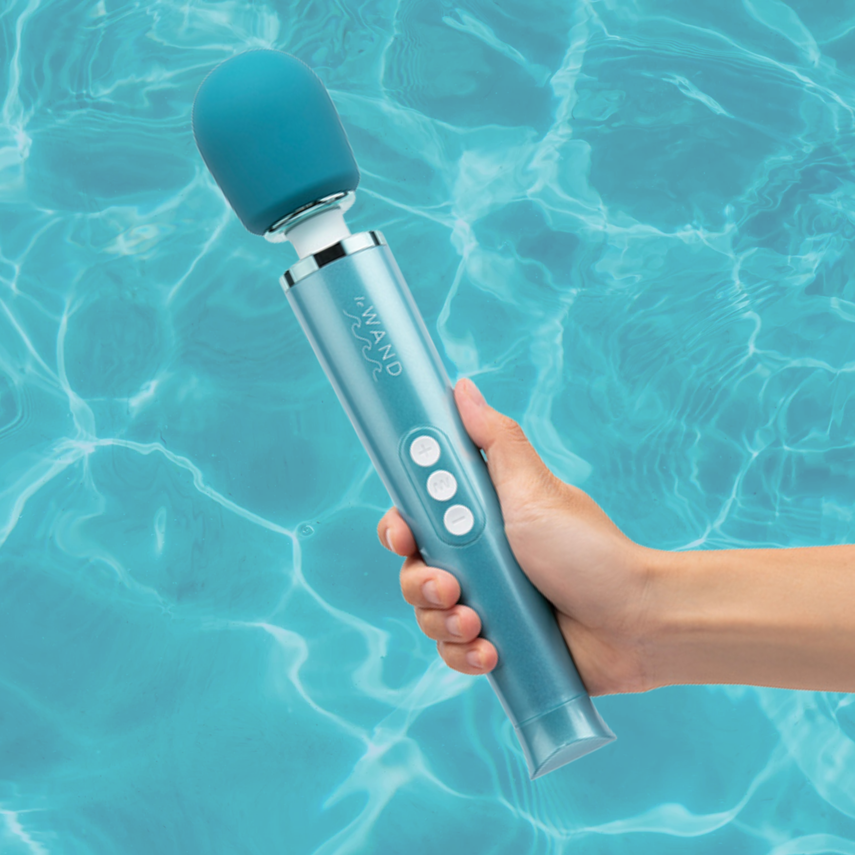 Le Wand Dive Submersible Wand Vibrator | Bedroom Besties Le Wand Dive Submersible Wand Vibrator | Bedroom Besties