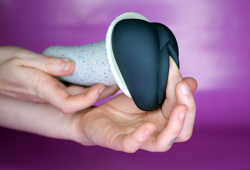 Lippi Banana Pants with finger inserted