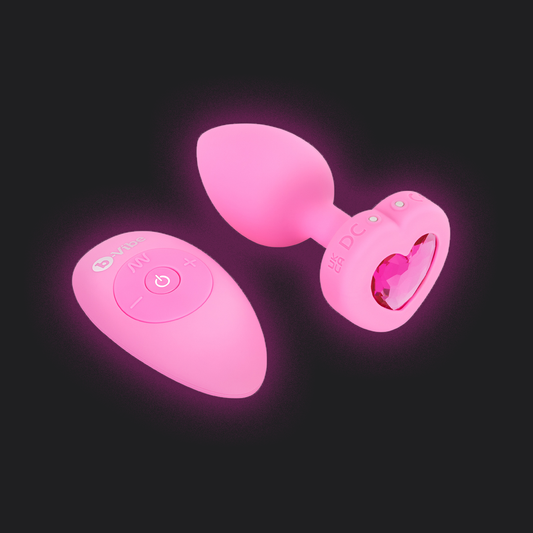 B-Vibe Vibrating Heart Plug