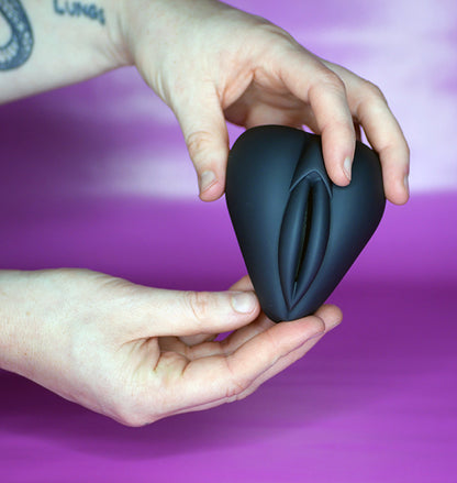 Lippi Banana Pants in hands